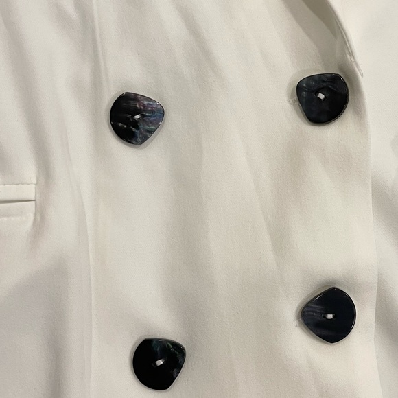 Aaron & Amber Blazer - Picture 6 of 7